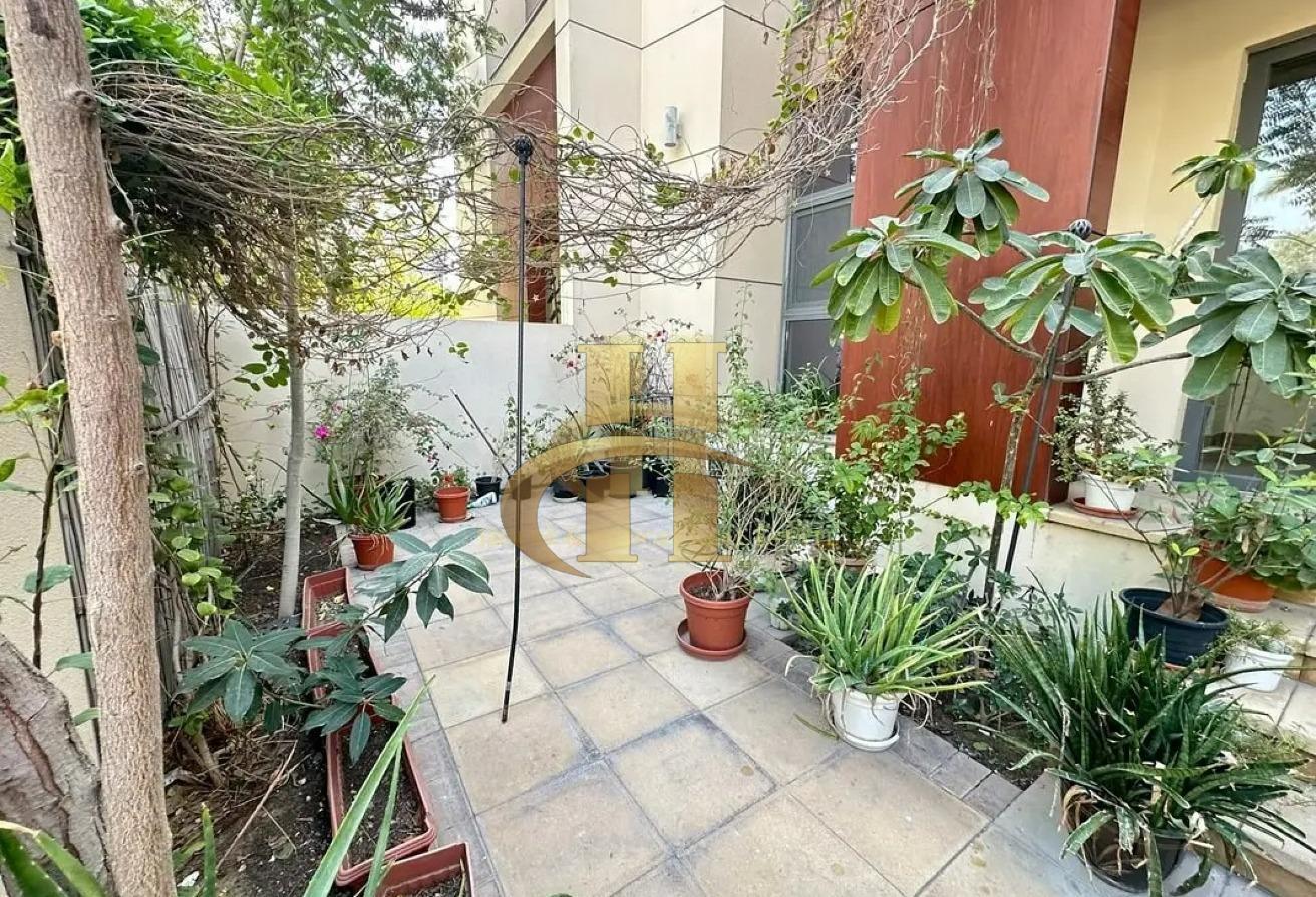 Vacant | Kitchen Appliances | Private Garden photo 11