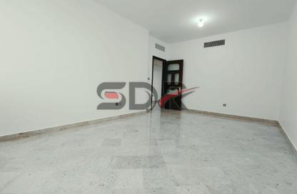 شقة - 2 - 2 للايجار في برج رويال - شارع حمدان - أبوظبي