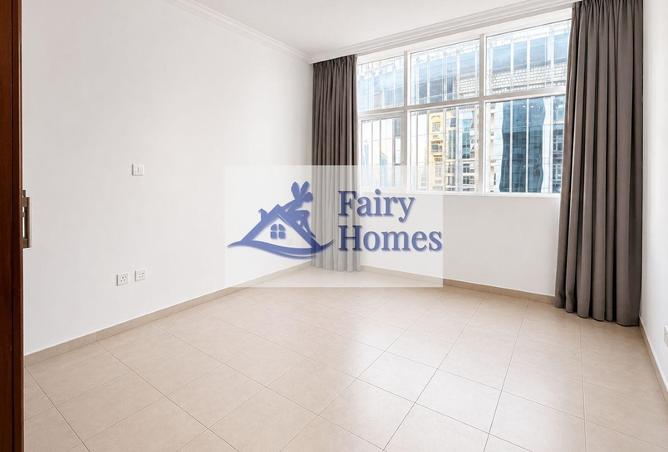 Unfurnished 1 Bed for Rent with Burj Khalifa View photo 3