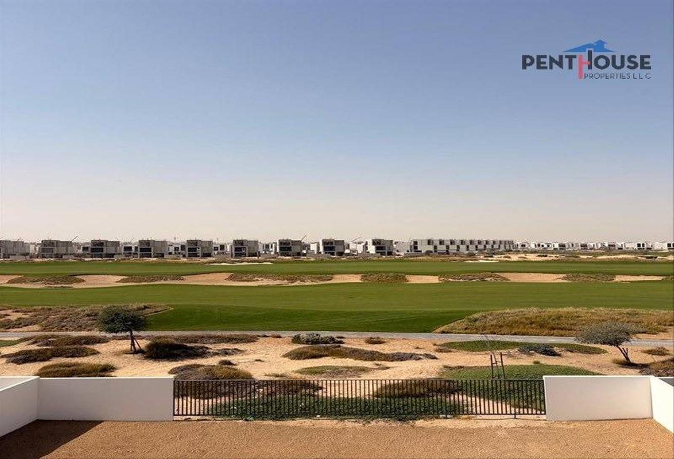 Golf Course Backing | Large Plot | Premium photo 16