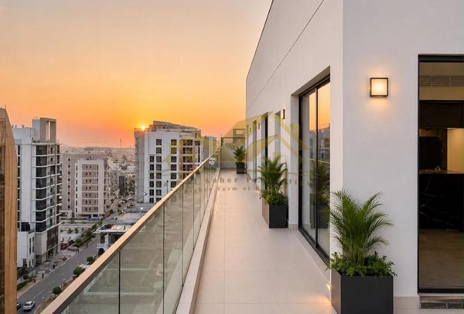 3 BR Apartment with Landmark Views in Al Satwa photo 2