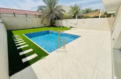 Villa - 5 Bedrooms - 5 Bathrooms for rent in Umm Suqeim 2 Villas - Umm Suqeim 2 - Umm Suqeim - Dubai