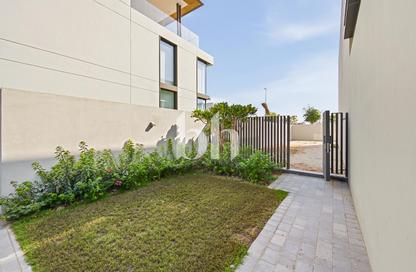 Townhouse - 3 - 5 for sale in Nad Al Sheba Gardens 2 - Nad Al Sheba Gardens - Nad Al Sheba 1 - Nad Al Sheba - Dubai