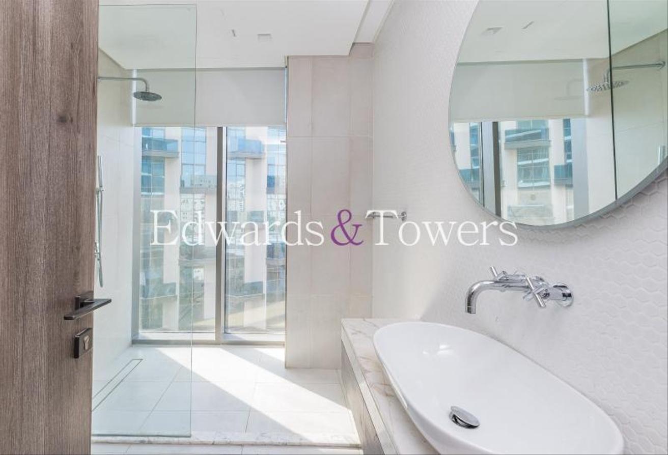 Fully Furnished | Beach Access | Vacant photo 11