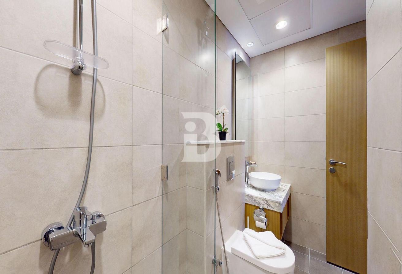 Prime Location | ready to move | Fully Furnished photo 15