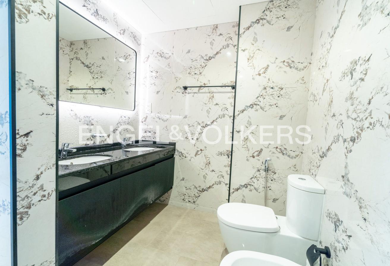 High floor | Unfurnished | Marina Bay View photo 18