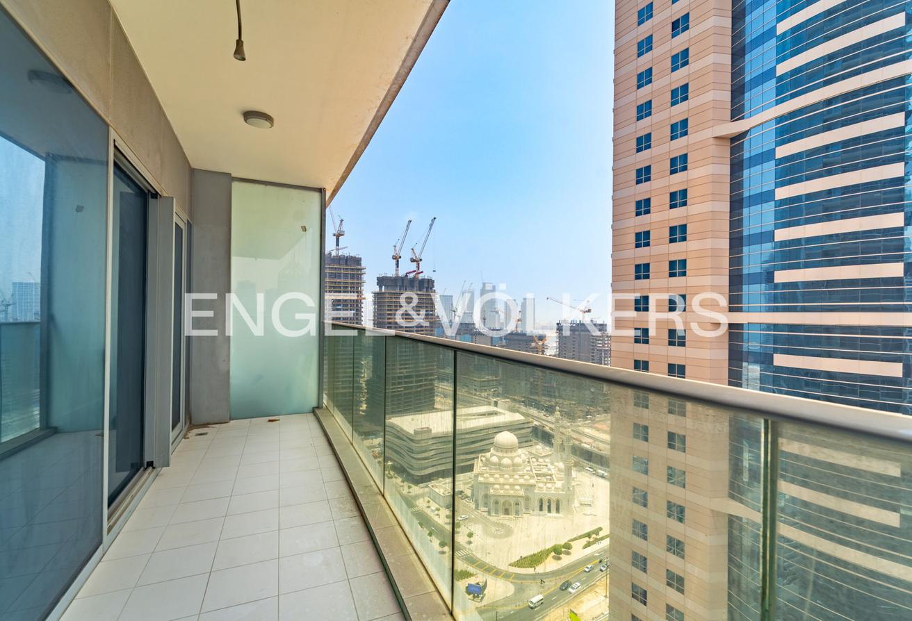 High floor | Unfurnished | Marina Bay View photo 15