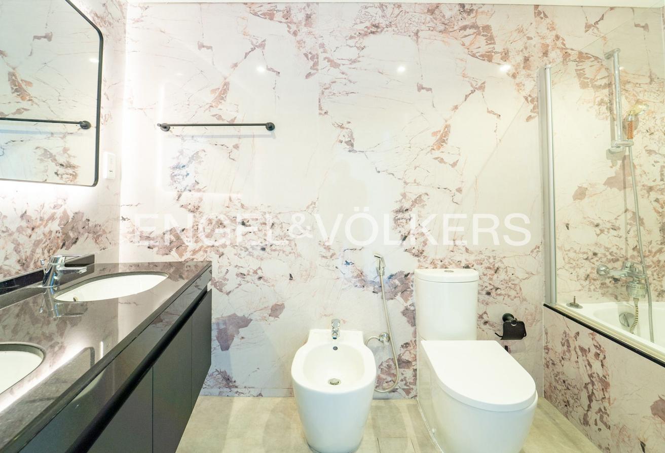 High floor | Unfurnished | Marina Bay View photo 19