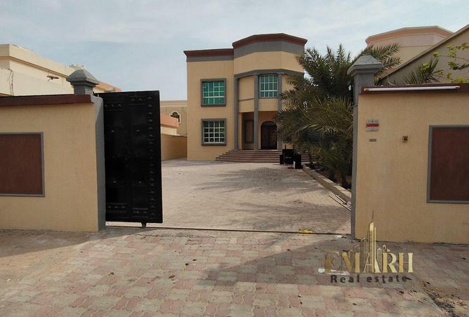 5-BR Villa with Private Garden in Northern Emirates