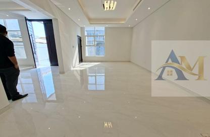 Villa - 4 - 6 for rent in Al Hooshi Villas - Hoshi - Al Badie - Sharjah Villa - 4 - 6 for rent in Al Hooshi Villas - Hoshi - Al Badie - Sharjah