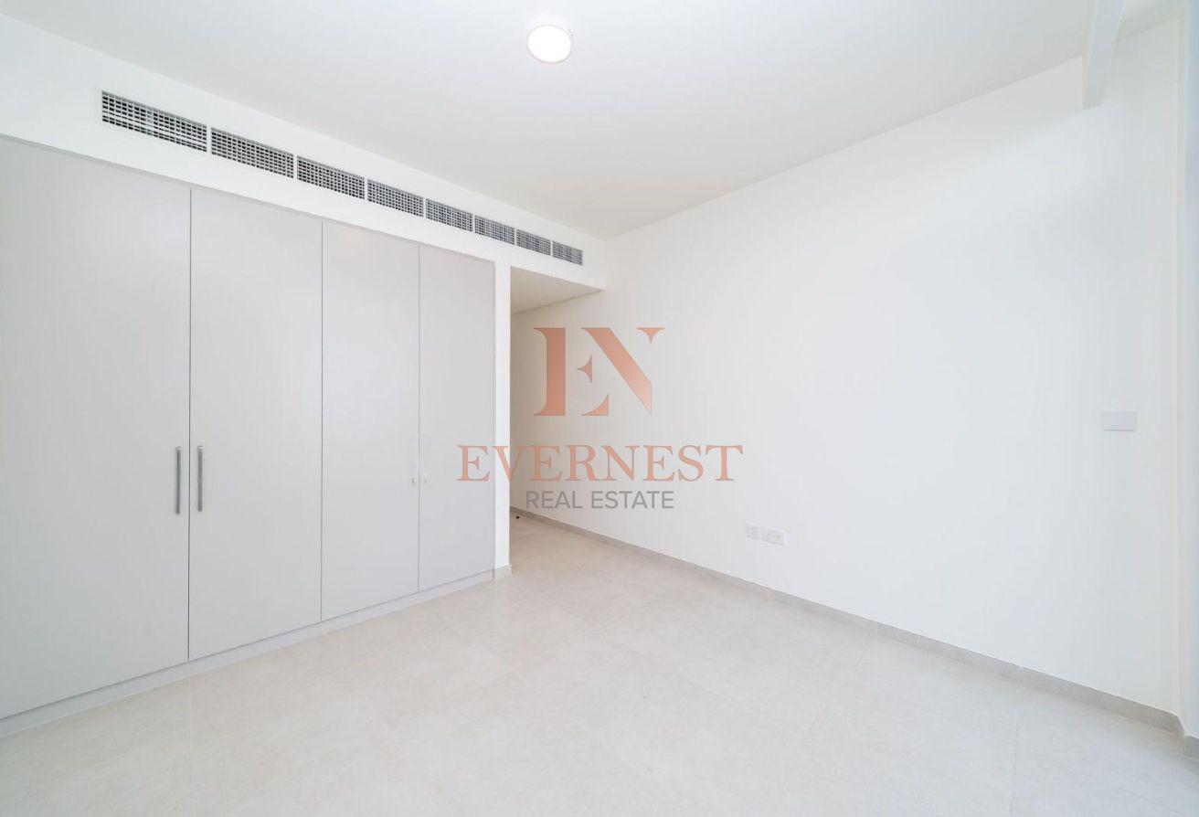 Spacious 4 BHK | Corner Unit | Near Kids Play Area photo 12
