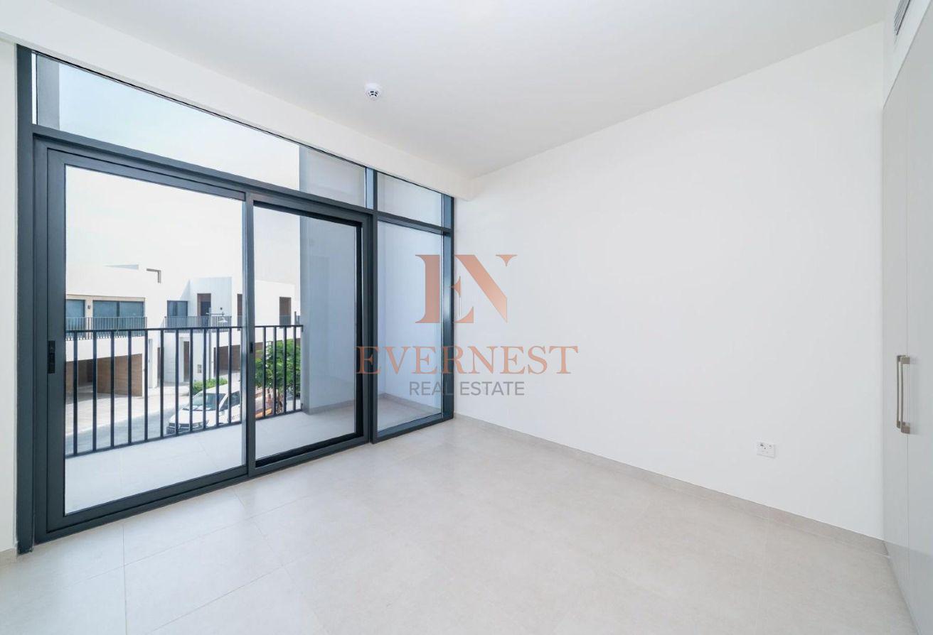 Spacious 4 BHK | Corner Unit | Near Kids Play Area photo 11