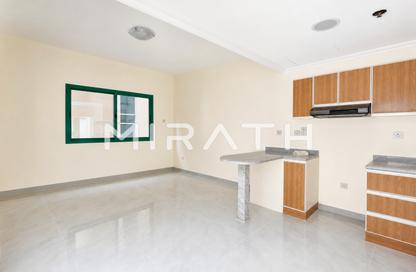 Apartment - 1 - 2 for rent in Golden Sands 12 - Al Mankhool - Bur Dubai - Dubai
