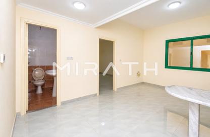 Apartment - 1 - 2 for rent in Golden Sands 12 - Al Mankhool - Bur Dubai - Dubai Apartment - 1 - 2 for rent in Golden Sands 12 - Al Mankhool - Bur Dubai - Dubai