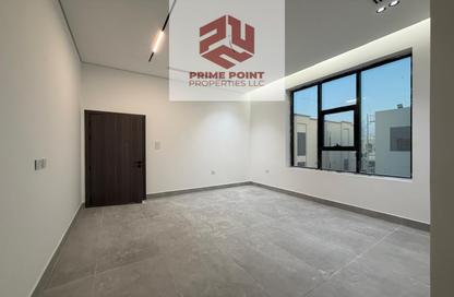 Villa - 5 Bedrooms - 6 Bathrooms for rent in Al Aweer 1 - Al Aweer - Dubai Villa - 5 Bedrooms - 6 Bathrooms for rent in Al Aweer 1 - Al Aweer - Dubai