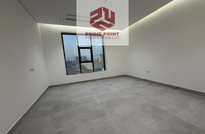 Villa - 5 Bedrooms - 6 Bathrooms for rent in Al Aweer 1 - Al Aweer - Dubai