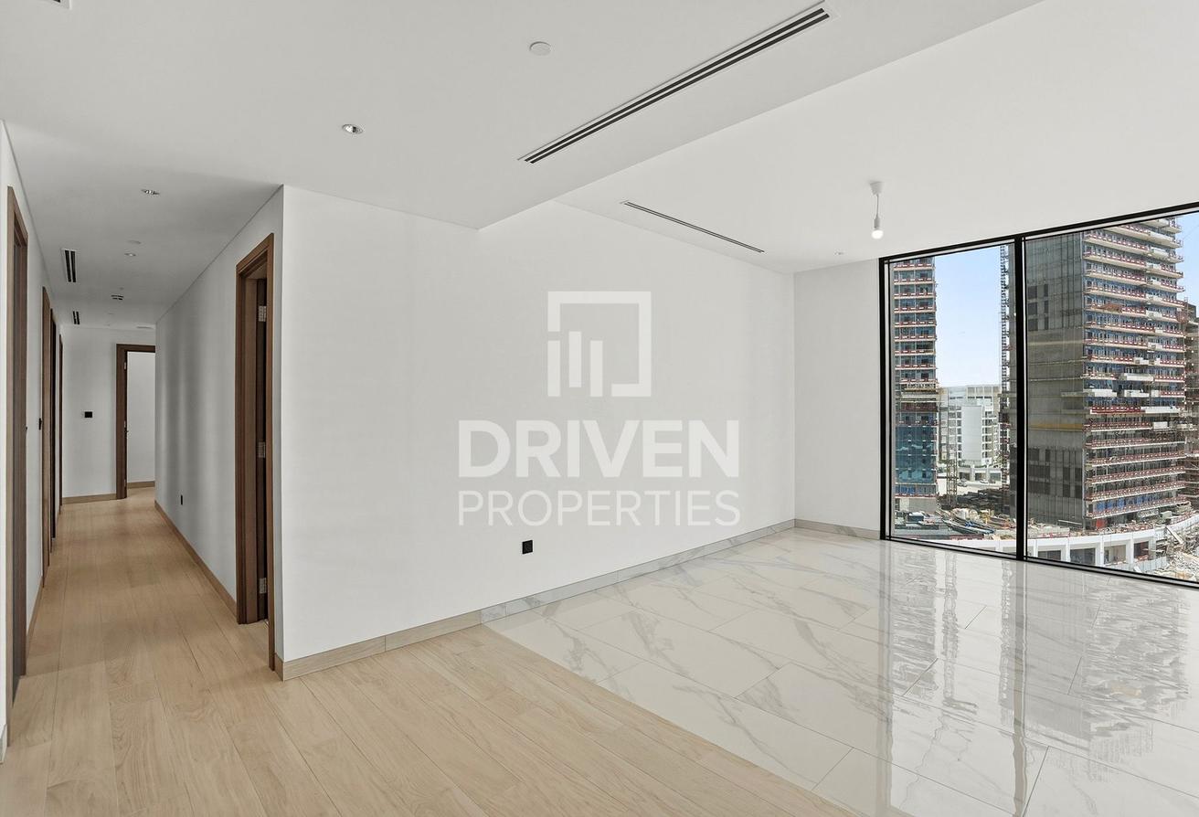 Prime Location | Corner Unit | Partial Burj View photo 9