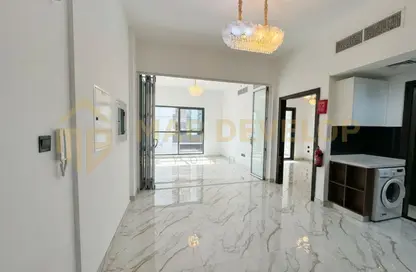 شقة - غرفة نوم - 1 حمام للبيع في أوليفز ريزيدينس - المدينة العالمية - دبي