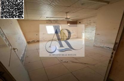 سكن عمال - استوديو - 8 حمامات للايجار في المنطقة الصناعية رقم 17 - المنطقة الصناعية بالشارقة - الشارقة