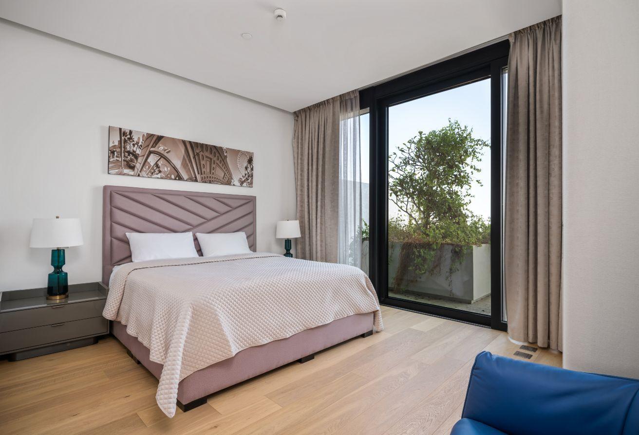 4-bedroom Luxury Residence | Fully furnished photo 15