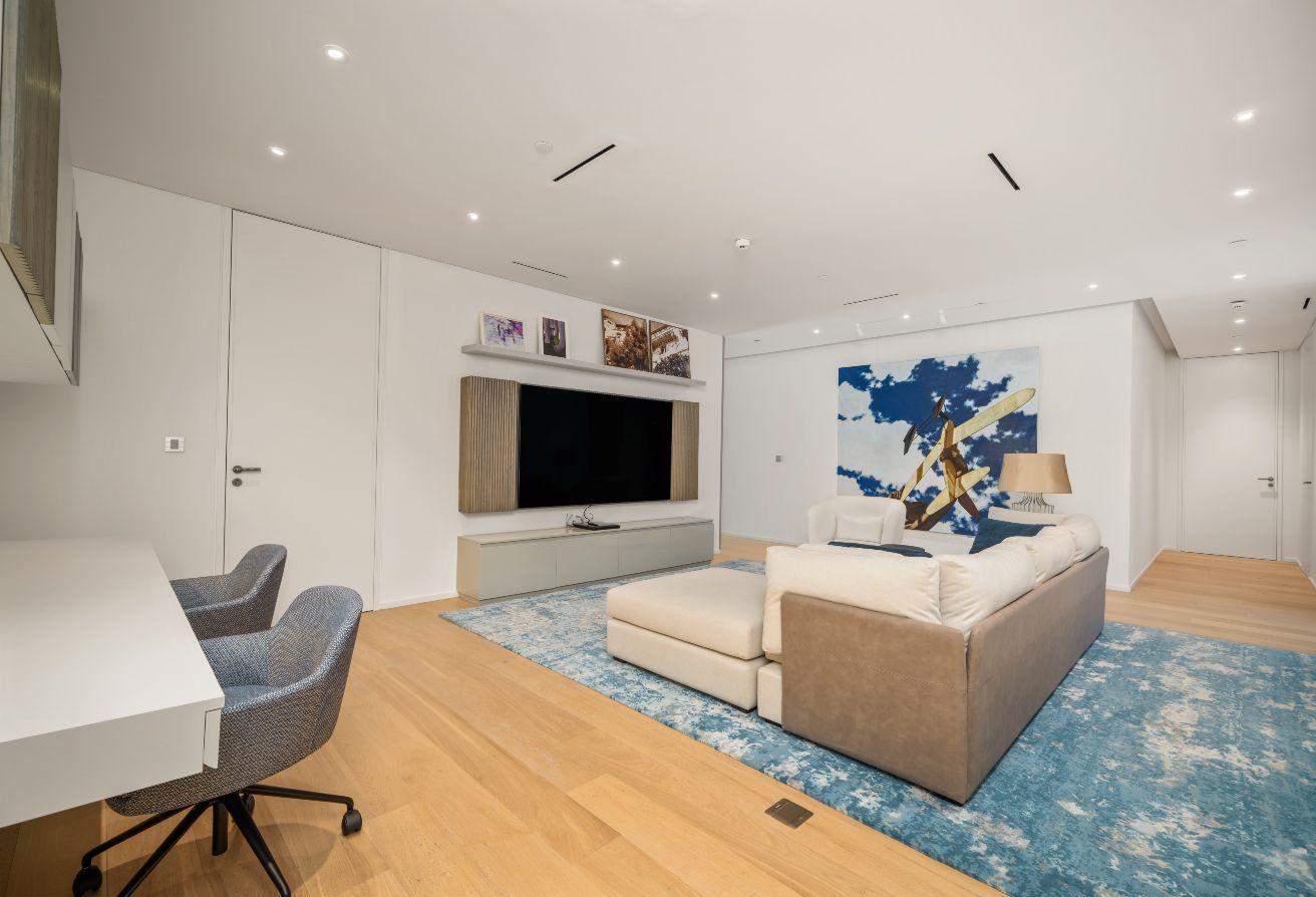 4-bedroom Luxury Residence | Fully furnished photo 13
