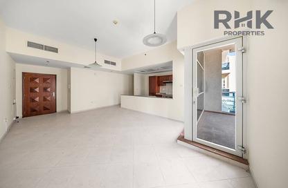 Apartment - 2 Bedrooms - 2 Bathrooms for rent in Cascades Tower - Dubai Marina - Dubai