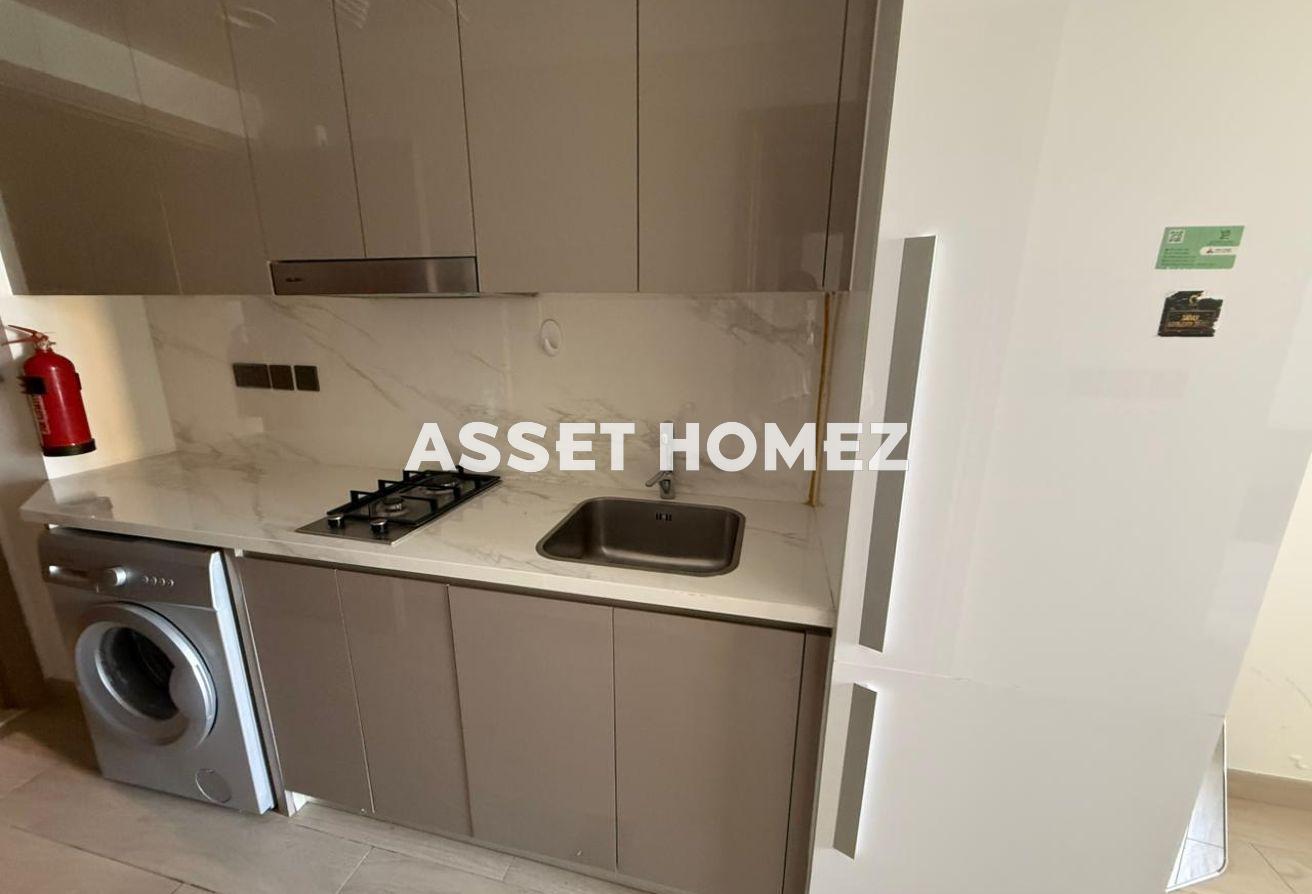 Fully Furnished | Low Floor | Vacant photo 9