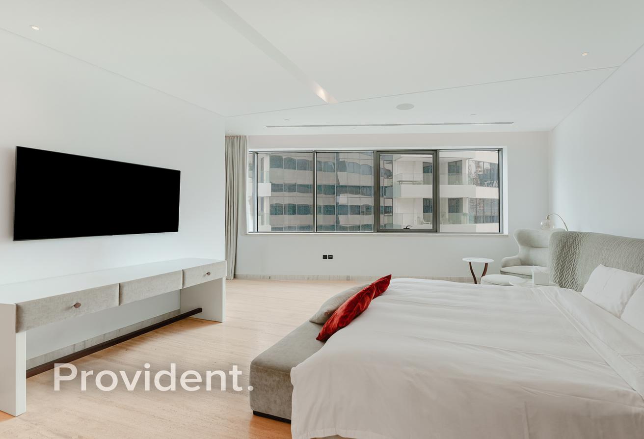 Luxurious 2BR | Burj/Canal View | Prime Location photo 16