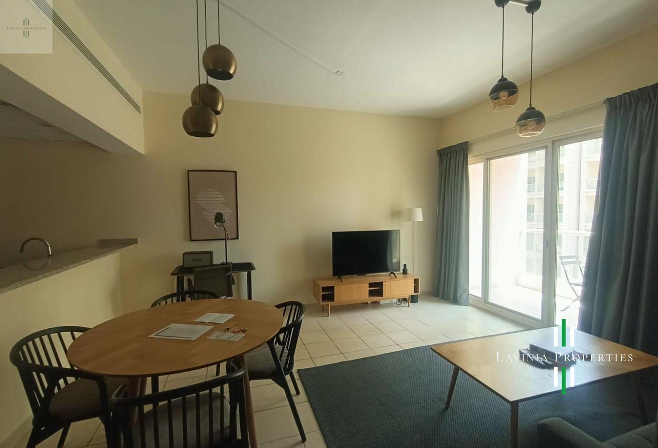 FURNISHED | VACANT | LUXURIOUS | UPGRADED photo 9