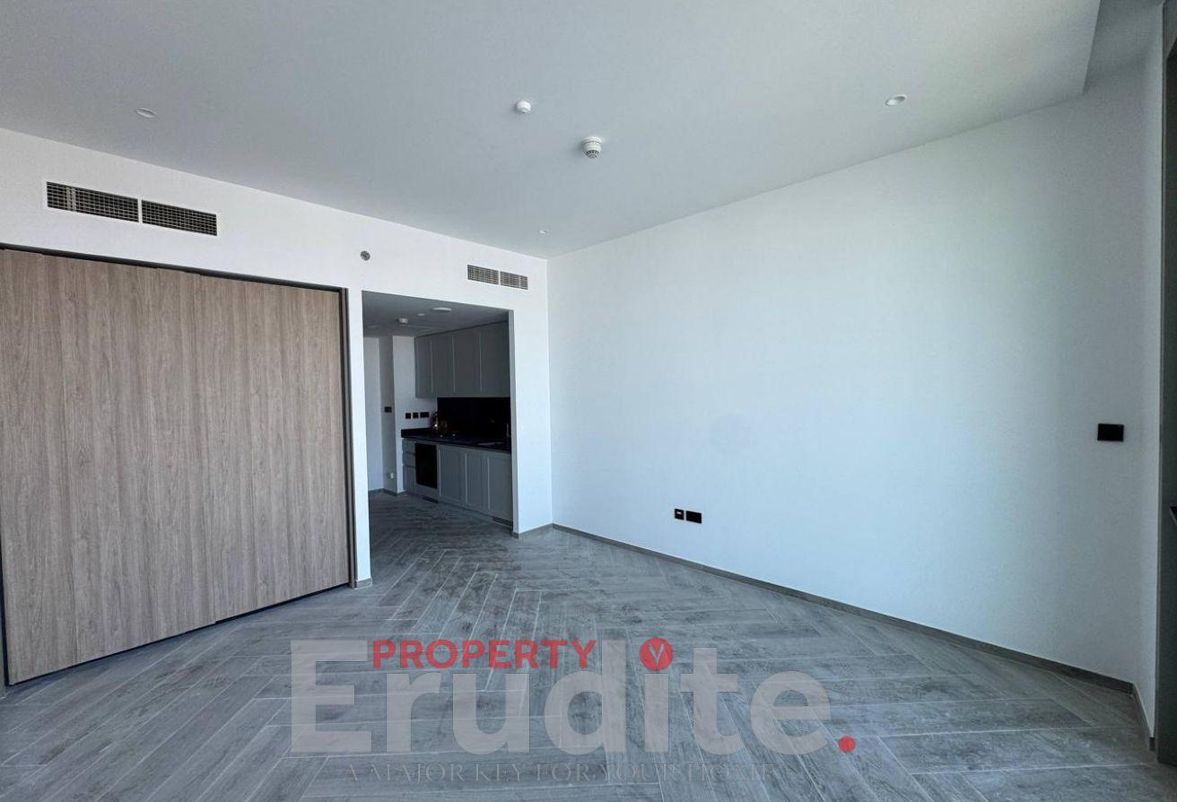 Canal-Burj Khalifa View / Brand New /Luxury Living photo 5