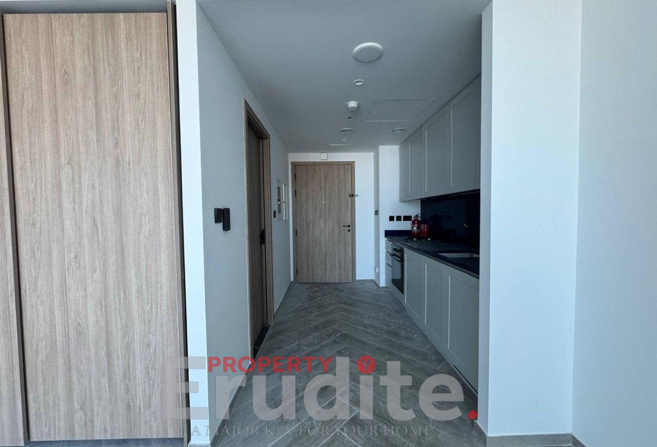 Canal-Burj Khalifa View / Brand New /Luxury Living photo 7