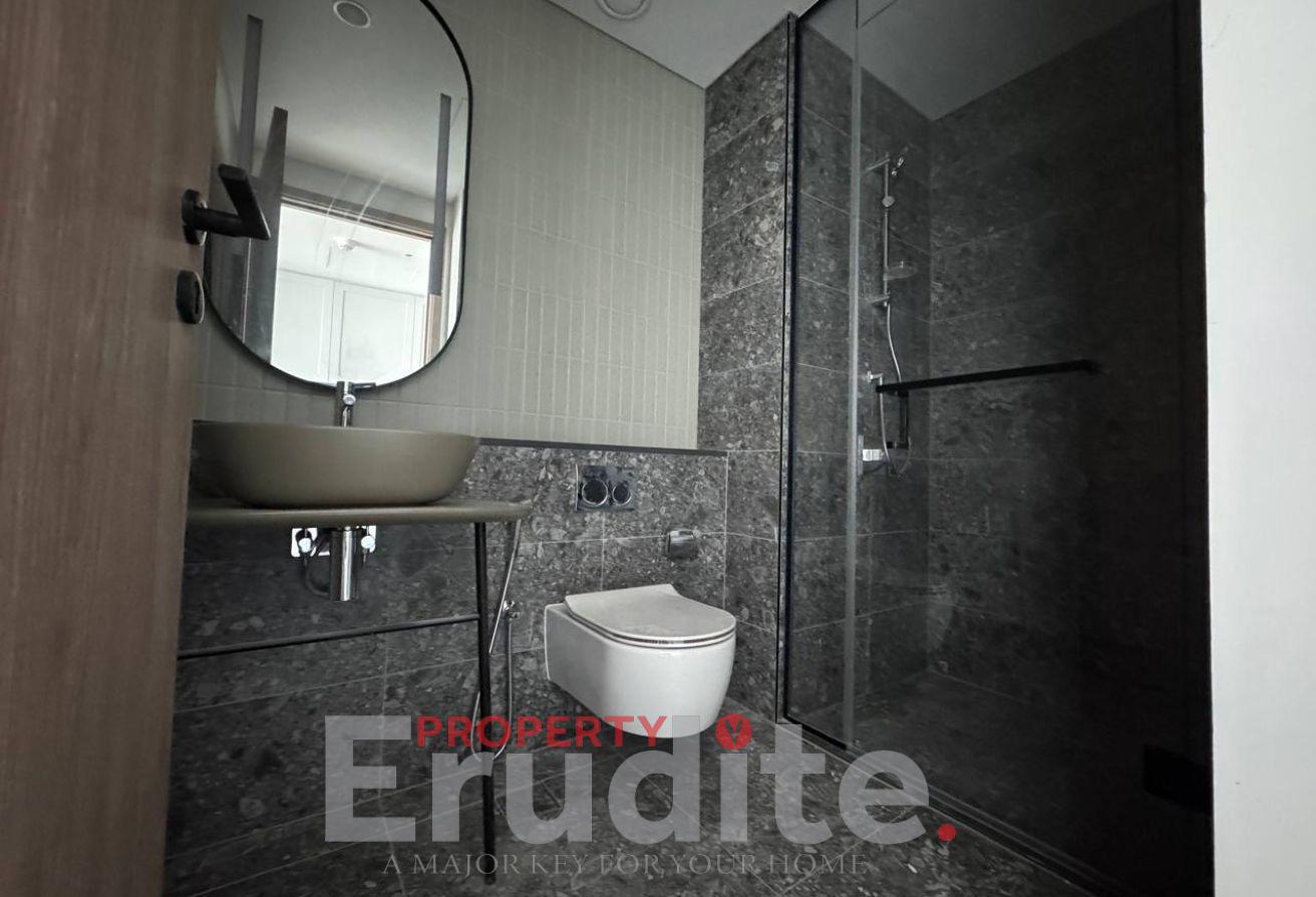 Canal-Burj Khalifa View / Brand New /Luxury Living photo 6