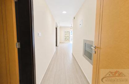 Apartment - 1 Bedroom - 2 Bathrooms for rent in Muwaileh 29 Building - Muwaileh - Sharjah