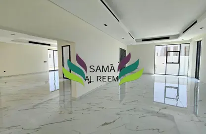 Villa - 4 Bedrooms - 5 Bathrooms for rent in Jumeirah 1 Villas - Jumeirah 1 - Jumeirah - Dubai