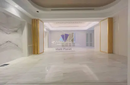 Shop - Studio - 1 Bathroom for rent in Corniche Road - Abu Dhabi