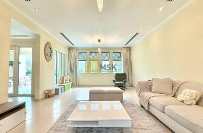 Villa - 3 - 4 for rent in District 8 - Jumeirah Park - Dubai
