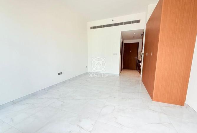 84074200 - Property Image 3