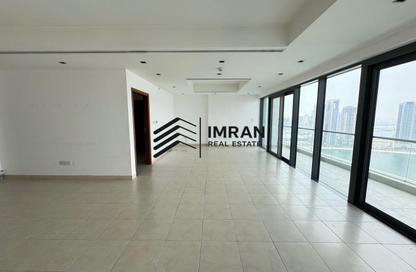 Apartment - 3 Bedrooms - 5 Bathrooms for rent in Al Khan Corniche - Al Khan - Sharjah Apartment - 3 Bedrooms - 5 Bathrooms for rent in Al Khan Corniche - Al Khan - Sharjah