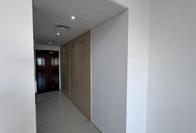 NEXT TO METRO | UPGRADED|UNFURNISHED|BALCONY photo 2