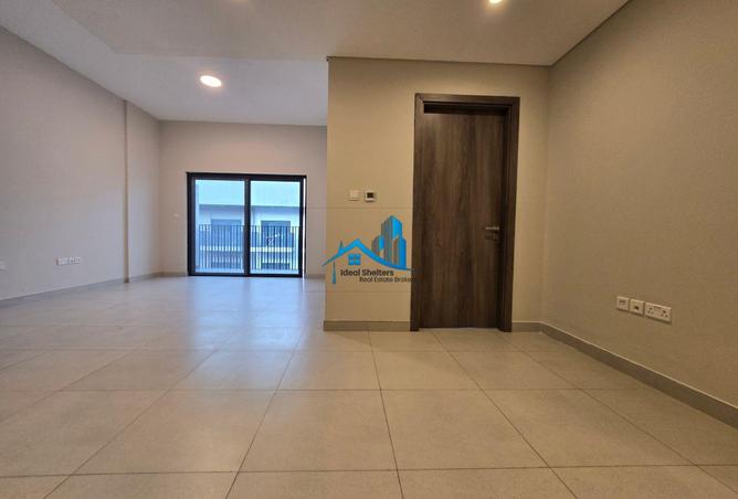 PETS FRIENDLY MODERN LIVING SPACE OPEN PLAN LAYOUT photo 2