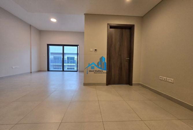 PETS FRIENDLY MODERN LIVING SPACE OPEN PLAN LAYOUT photo 3