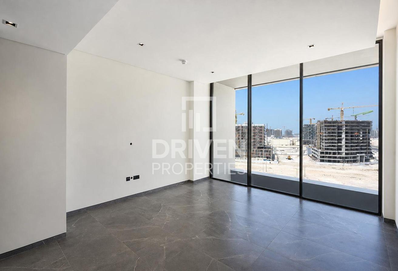 Corner Unit | Vacant | Spacious with Maid Room photo 7