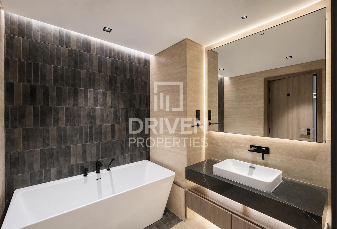 Corner Unit | Vacant | Spacious with Maid Room photo 14