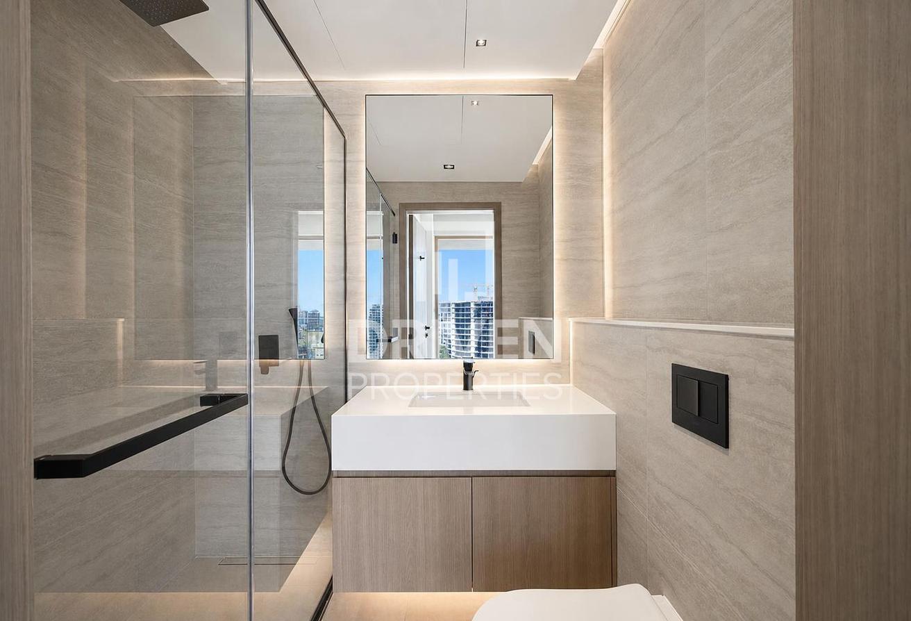 Corner Unit | Vacant | Spacious with Maid Room photo 12