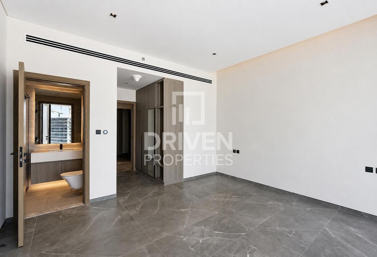Corner Unit | Vacant | Spacious with Maid Room photo 5