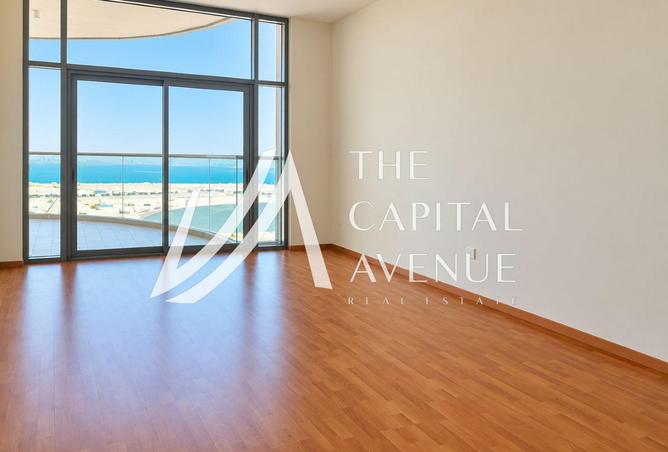 1-bed apartment in Beach Towers · Vacant · Sea view — photo 2