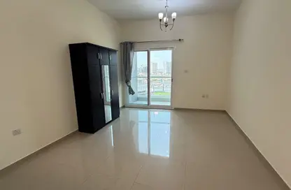 شقة - 1 حمام للايجار في مدينة دبي الرياضية - دبي