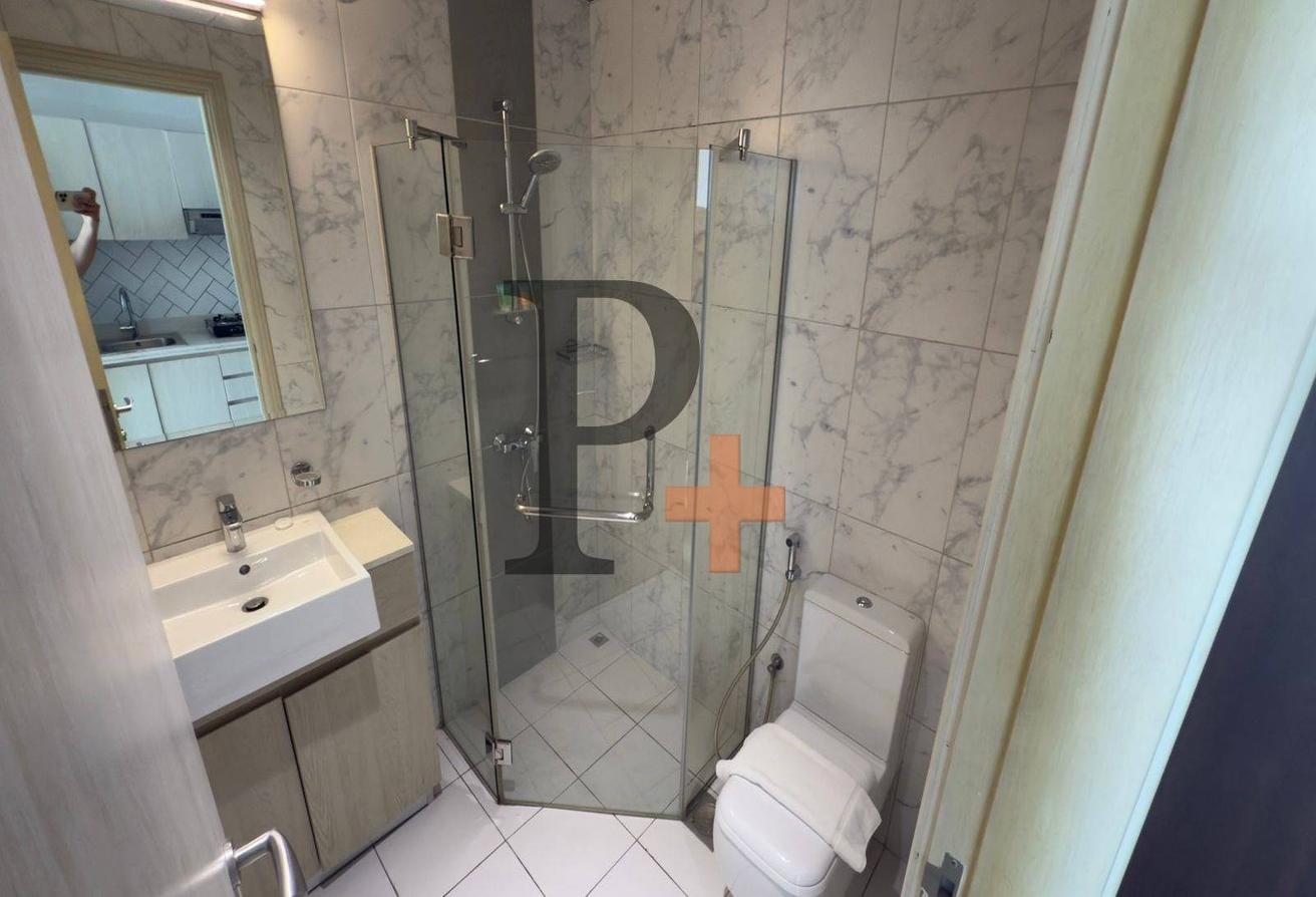 Bright And Spacious | Well Maintained photo 4