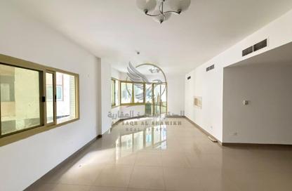 Apartment - 3 - 4 for rent in Al Majaz 2 - Al Majaz - Sharjah