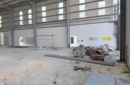 Warehouse - Studio - 2 Bathrooms for rent in Umm Al Thuoob - Umm Al Quwain